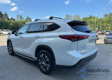 2020 Toyota Highlander Xle z USA, uszkodzony, nr VIN 5TDHZRBH1LS505594